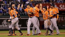 Astros derrota a Reales y lidera la serie divisional