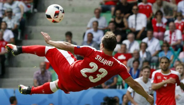 Shakira bromea y 'se adjudica' golazo de Shaqiri