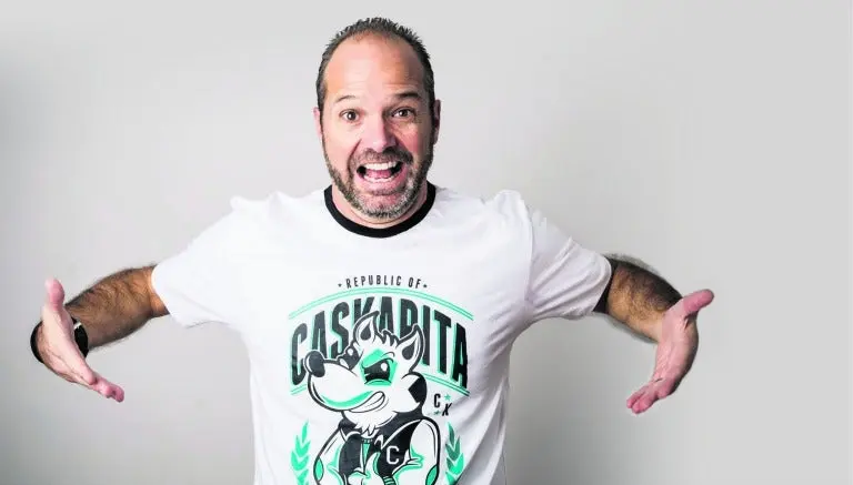 Luis García se acerca a la gente con Caskarita