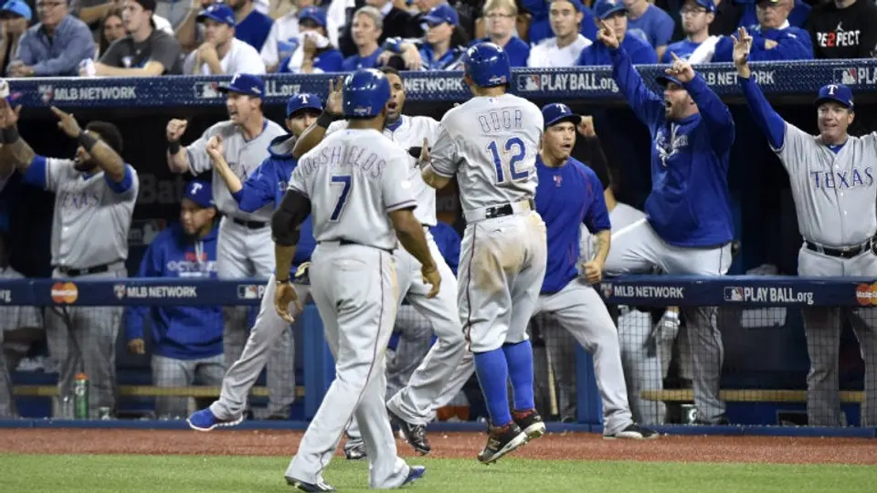 Rangers ganan el segundo de la Serie contra Azulejos