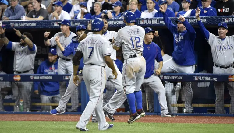 Rangers ganan el segundo de la Serie contra Azulejos