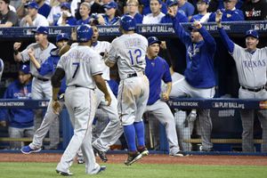 Rangers ganan el segundo de la Serie contra Azulejos