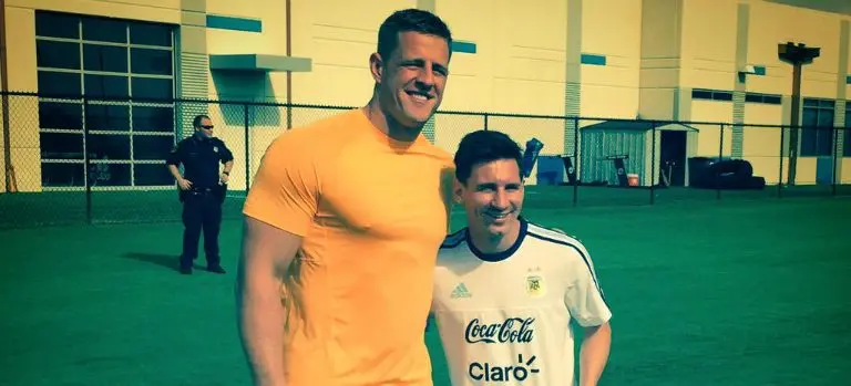 JJ Watt presume foto con Lionel Messi en Houston