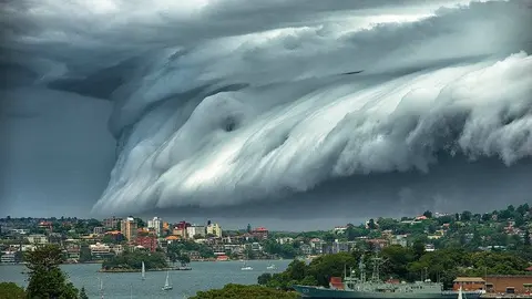 Nube en forma de tsunami atemoriza Sydney