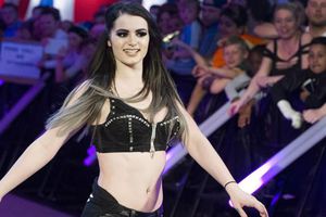 Paige no seguirá a El Patrón y se queda en WWE
