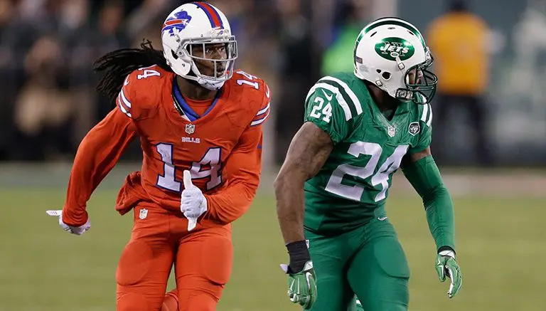 Sammy Watkins y Darrelle Revis durante una jugada | AP