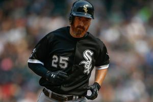 Beisbolista renuncia a contrato millonario por amor a su hijo