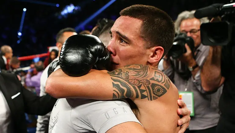 Óscar Valdez se convierte en monarca mundial de boxeo