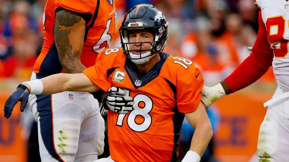 Manning sufre fascitis plantar y es duda con los Broncos