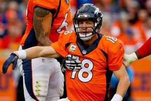 Manning sufre fascitis plantar y es duda con los Broncos