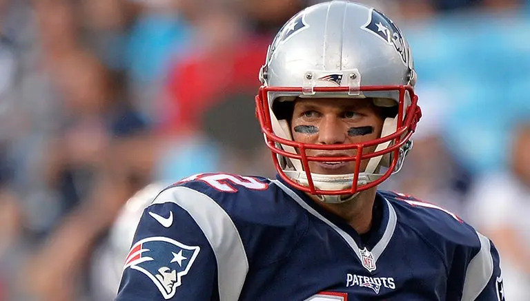 Tom Brady renueva por dos años con Nueva Inglaterra