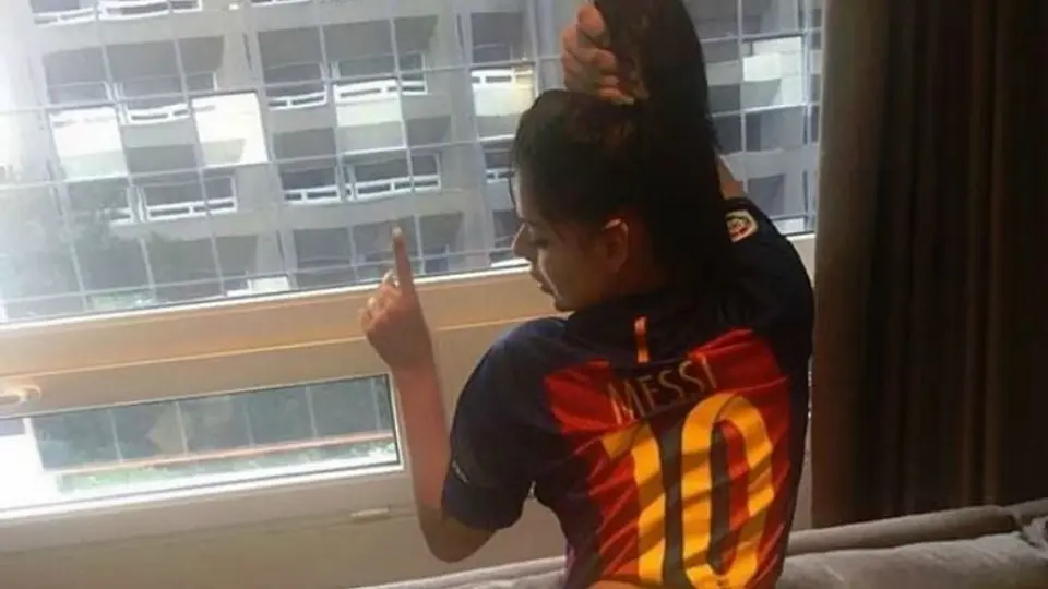 Miss Bum Bum da 'regalito' a Messi por sus 100 goles