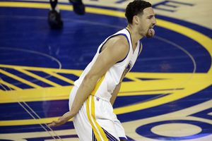 Warriors aplasta a Rockets y avanza a segunda ronda