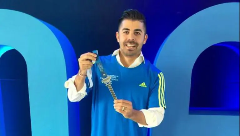 Maratón de CDMX presenta medalla y playera