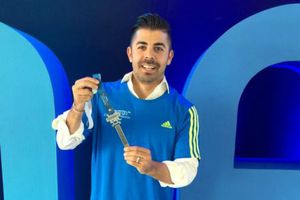 Maratón de CDMX presenta medalla y playera