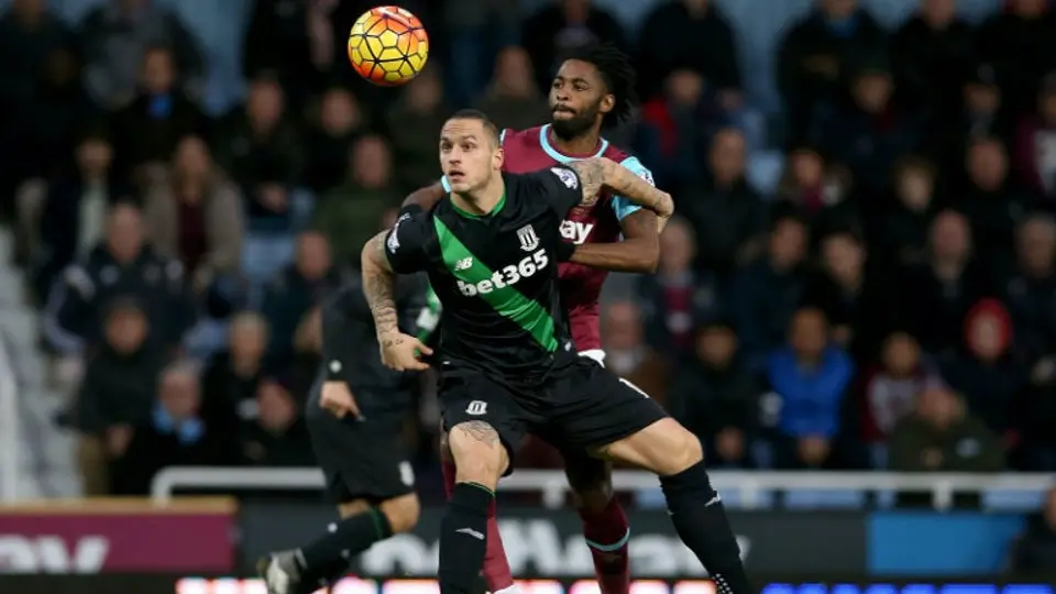 Astronauta lleva bandera del Stoke City al espacio