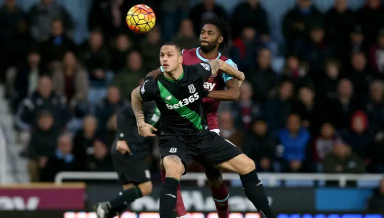 Astronauta lleva bandera del Stoke City al espacio