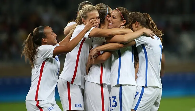 EU inicia con el pie derecho en futbol femenil