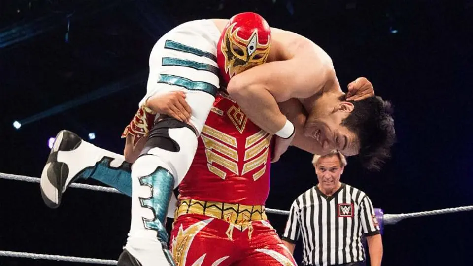 Máscara Dorada habría firmado con WWE
