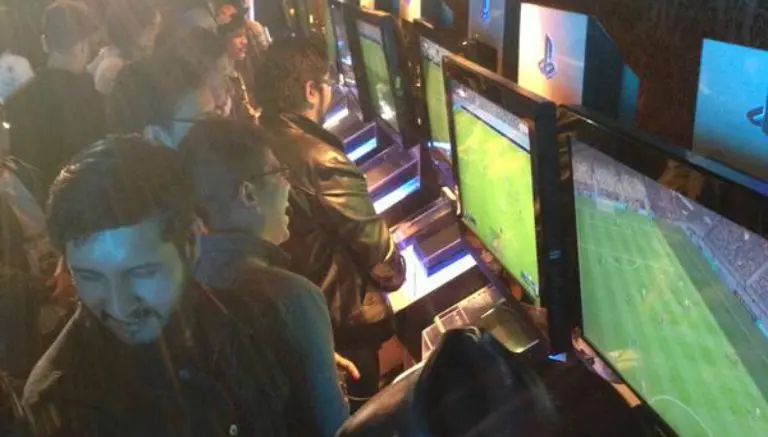 Fanáticos prueban por primera vez el FIFA 16