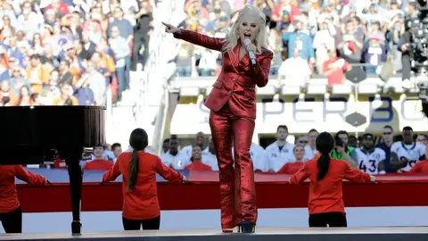 Lady Gaga canta el Himno Nacional de EU en SB 50