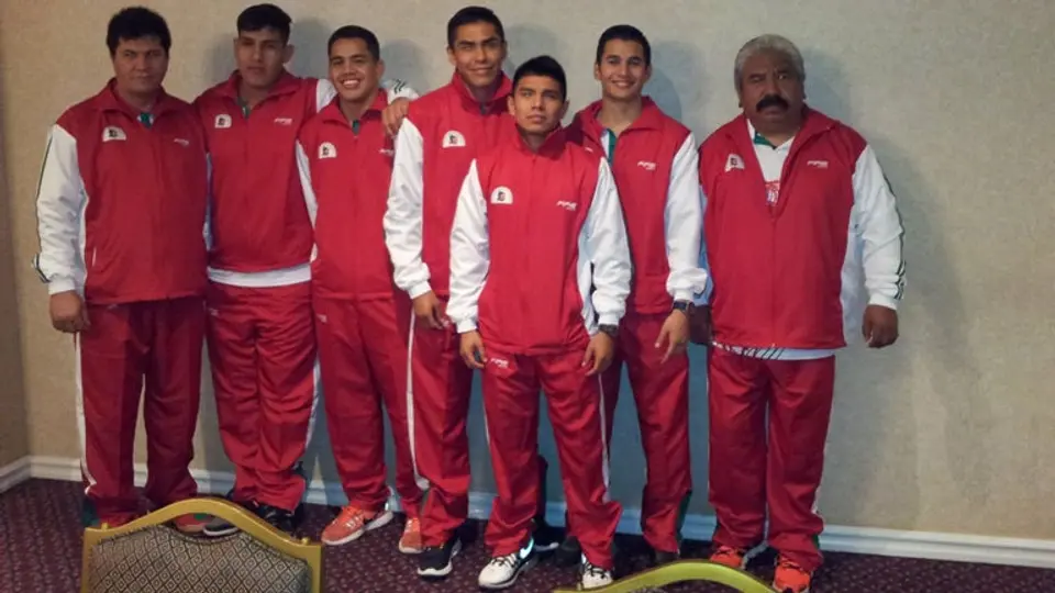 Abner Mares ayuda a seleccionados nacionales de boxeo