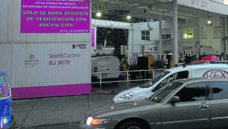 Verificentros amplían horario de atención en CDMX