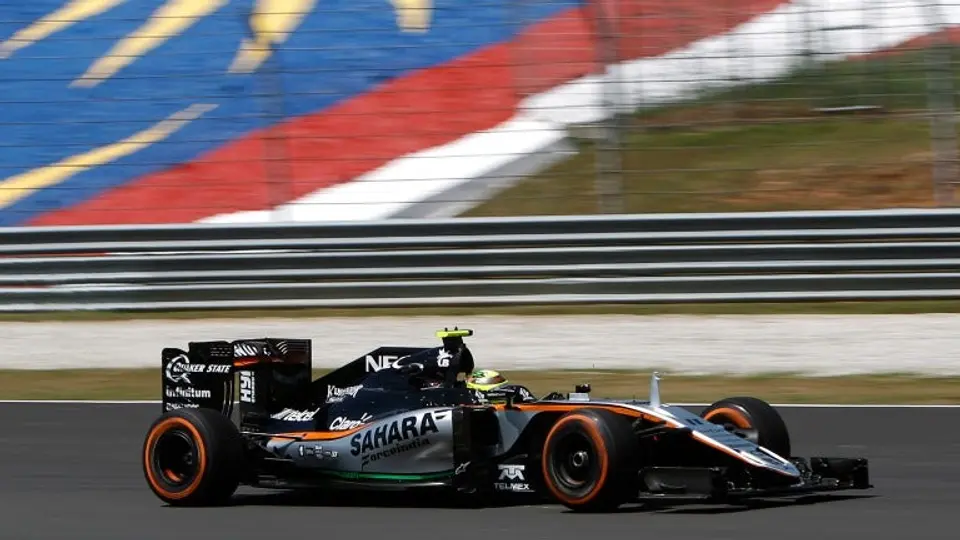 Checo Pérez largará séptimo en el GP de Malasia