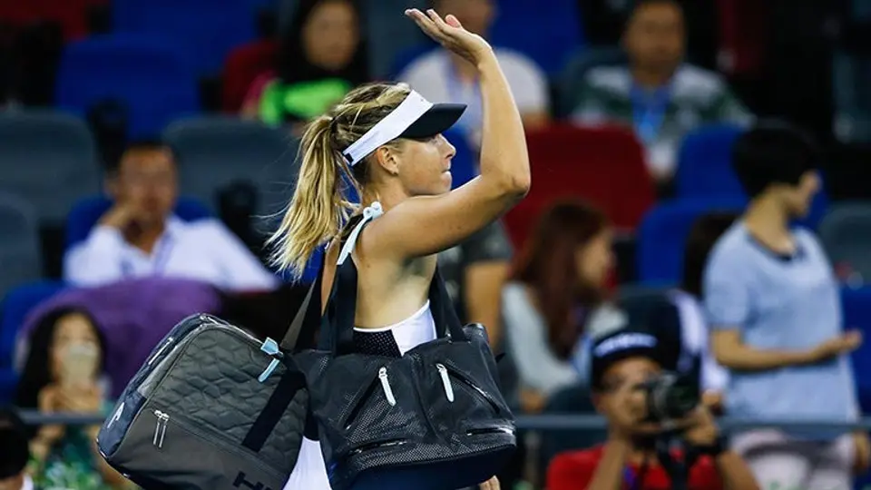 Sharapova se lesiona en su regreso a las canchas
