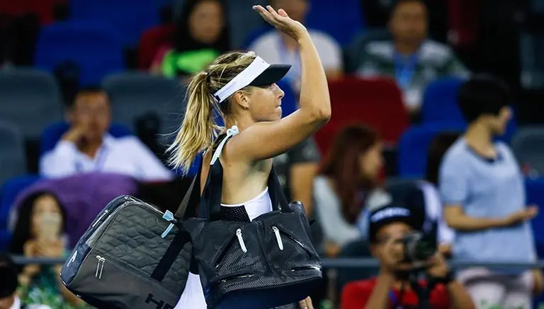 Sharapova se lesiona en su regreso a las canchas