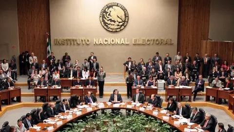 INE despilfarra en renta de automóviles