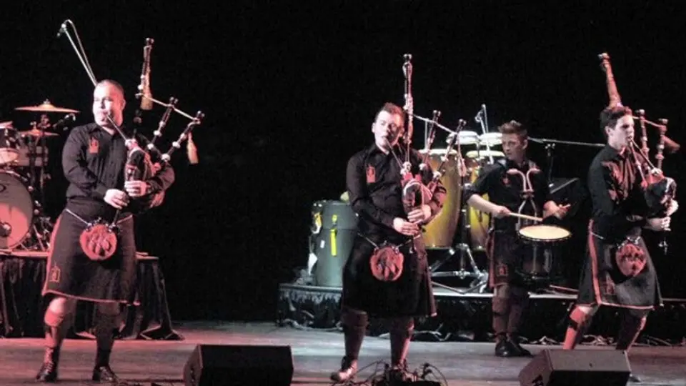 Mujer compra por error boletos para ver a Red Hot Chilli Pipers