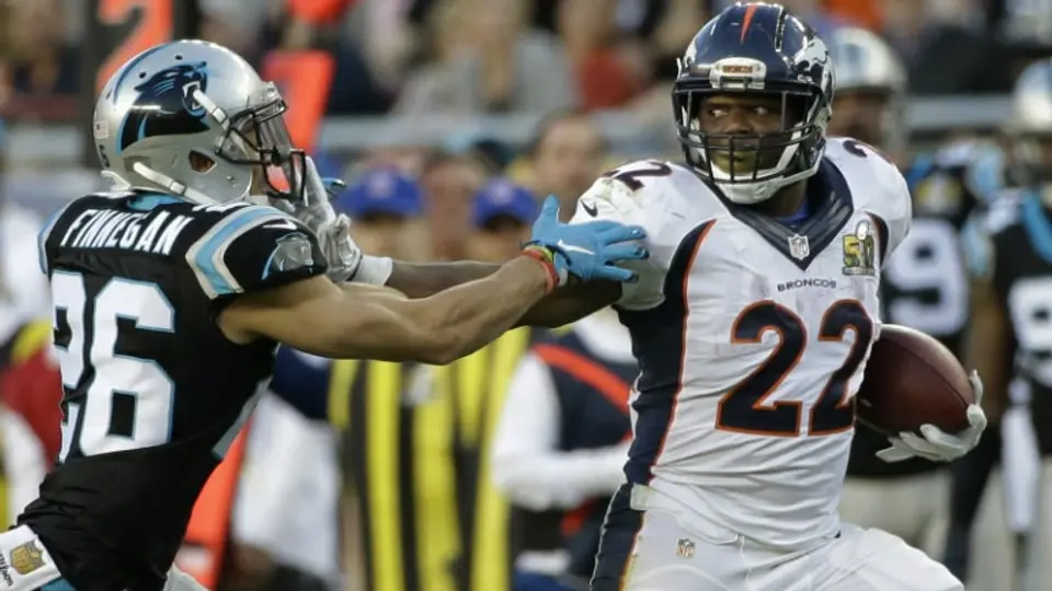 Jugador de Broncos asegura que Manning debe retirarse