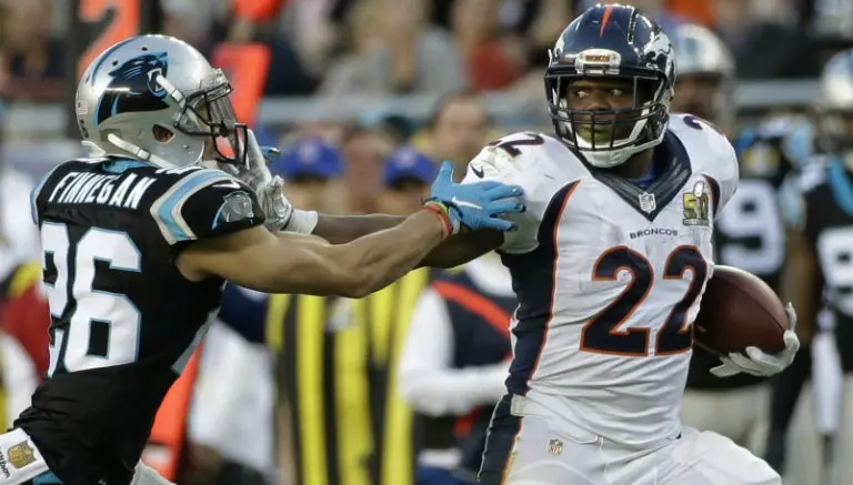Jugador de Broncos asegura que Manning debe retirarse