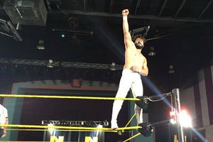 La Sombra debuta en NXT como Manny Andrade