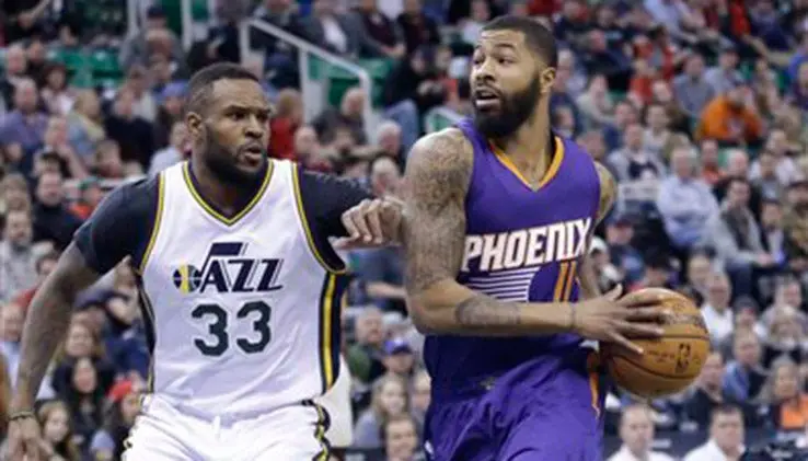 Jugador de NBA, multado con más de 145 mil dólares por arrojar toalla