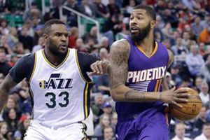 Jugador de NBA, multado con más de 145 mil dólares por arrojar toalla