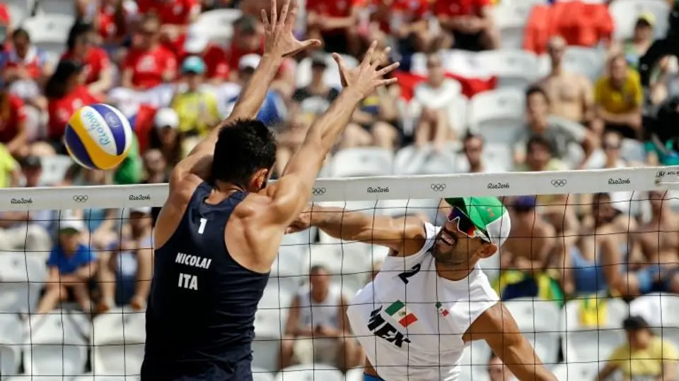 México vence a Italia en su debut en voleibol de playa