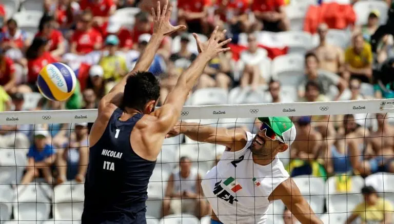 México vence a Italia en su debut en voleibol de playa
