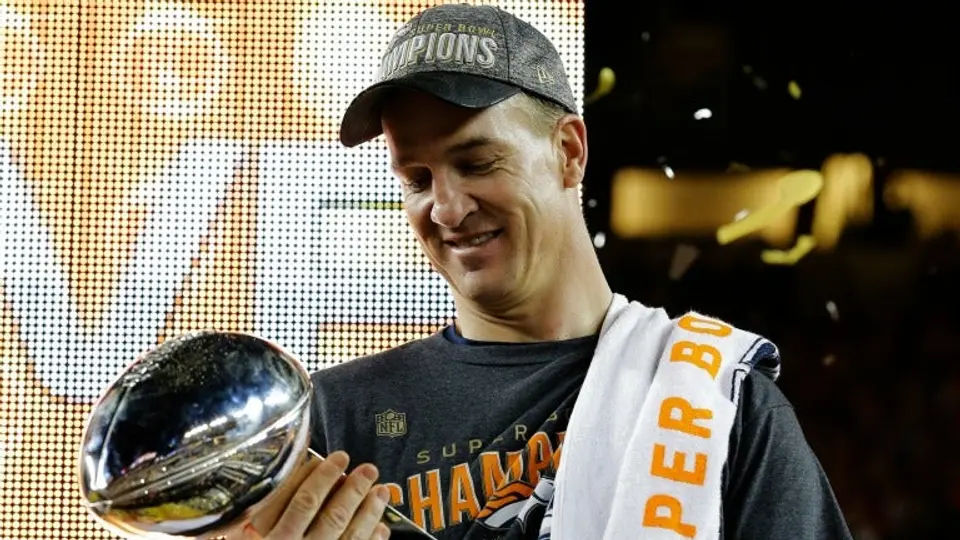 Peyton Manning evita hablar sobre su retiro