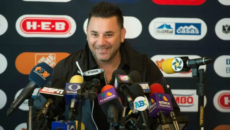 Turco ironiza con coraje del Tuca en conferencia