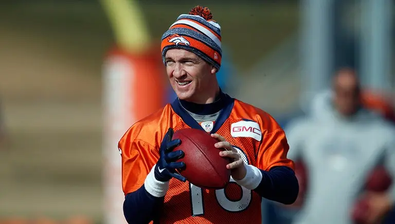 Carneros de LA buscarían a Peyton Manning para 2016
