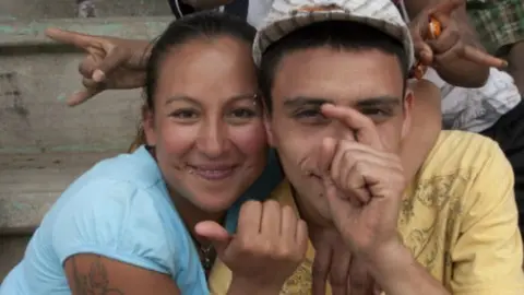 Niñas mexicanas ‘monean’ para adelgazar