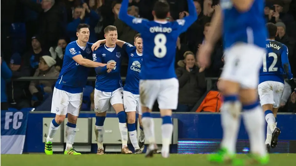 Everton da gol del mes a niño con parálisis