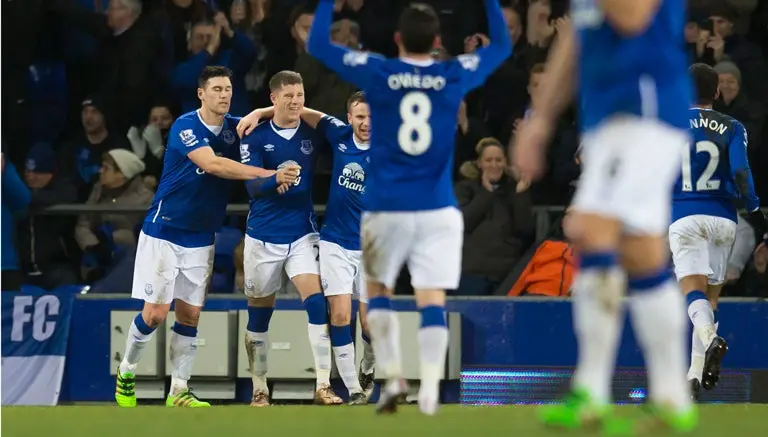 Everton da gol del mes a niño con parálisis