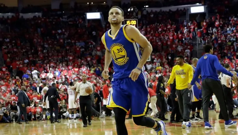 Golden State gana, pero Curry se lesiona otra vez