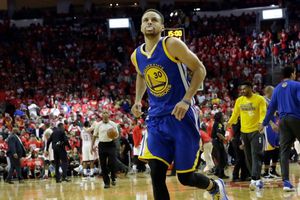 Golden State gana, pero Curry se lesiona otra vez