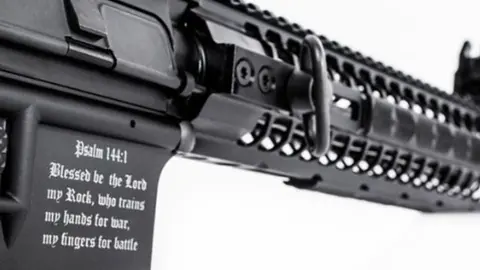 Crean rifle 'cristiano anti terroristas'