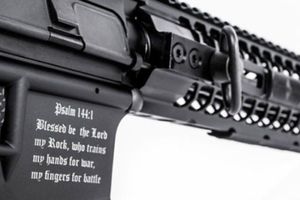 Crean rifle 'cristiano anti terroristas'