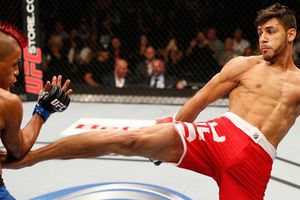 Pantera Rodríguez noquea a Fili en UFC 197